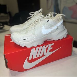 Nike Women’s Shoe TC 7900 Sail/ Black